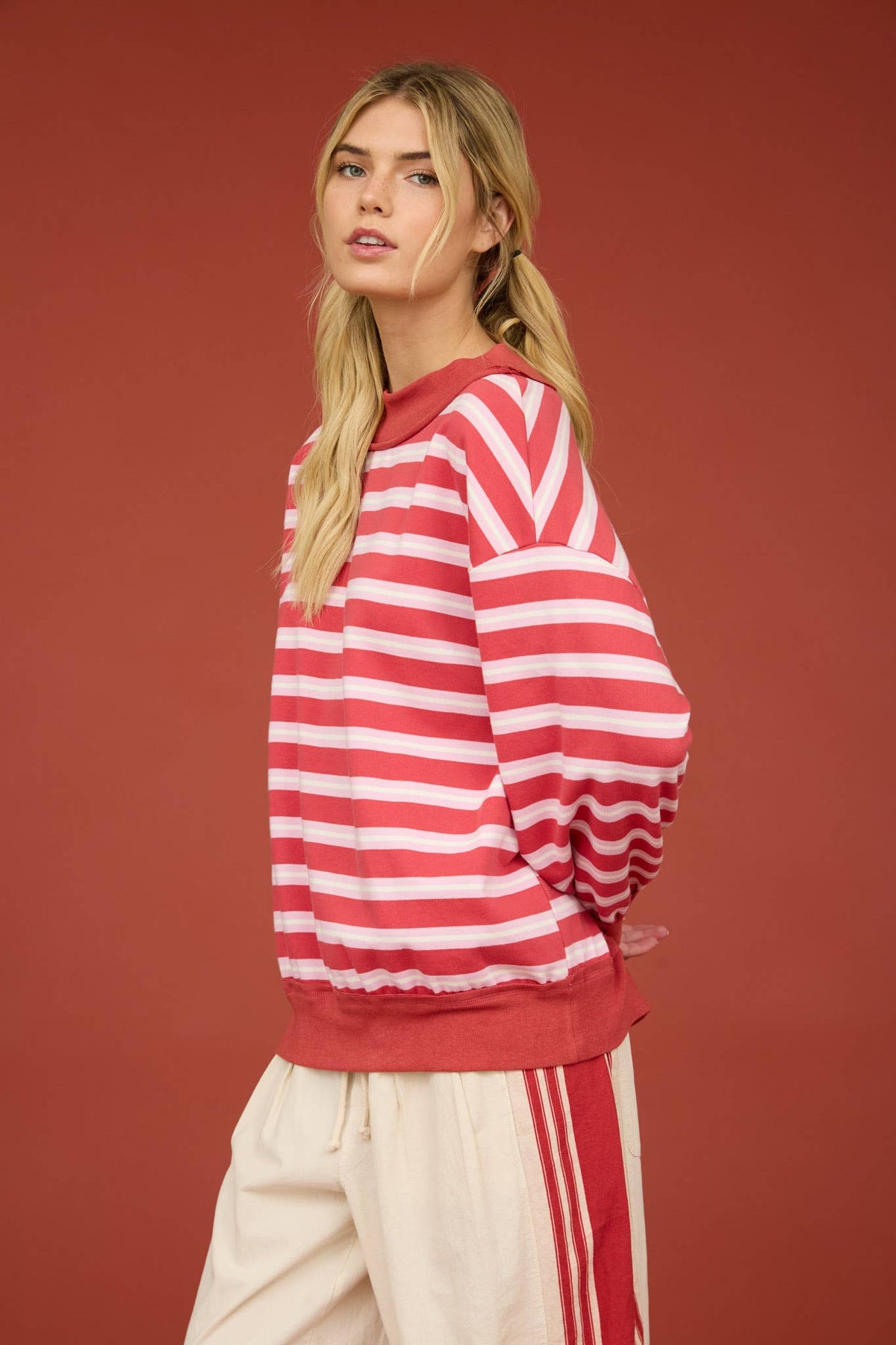 CONTRAST WIDE NECK LONG SLEEVE STRIPE KNIT TOP