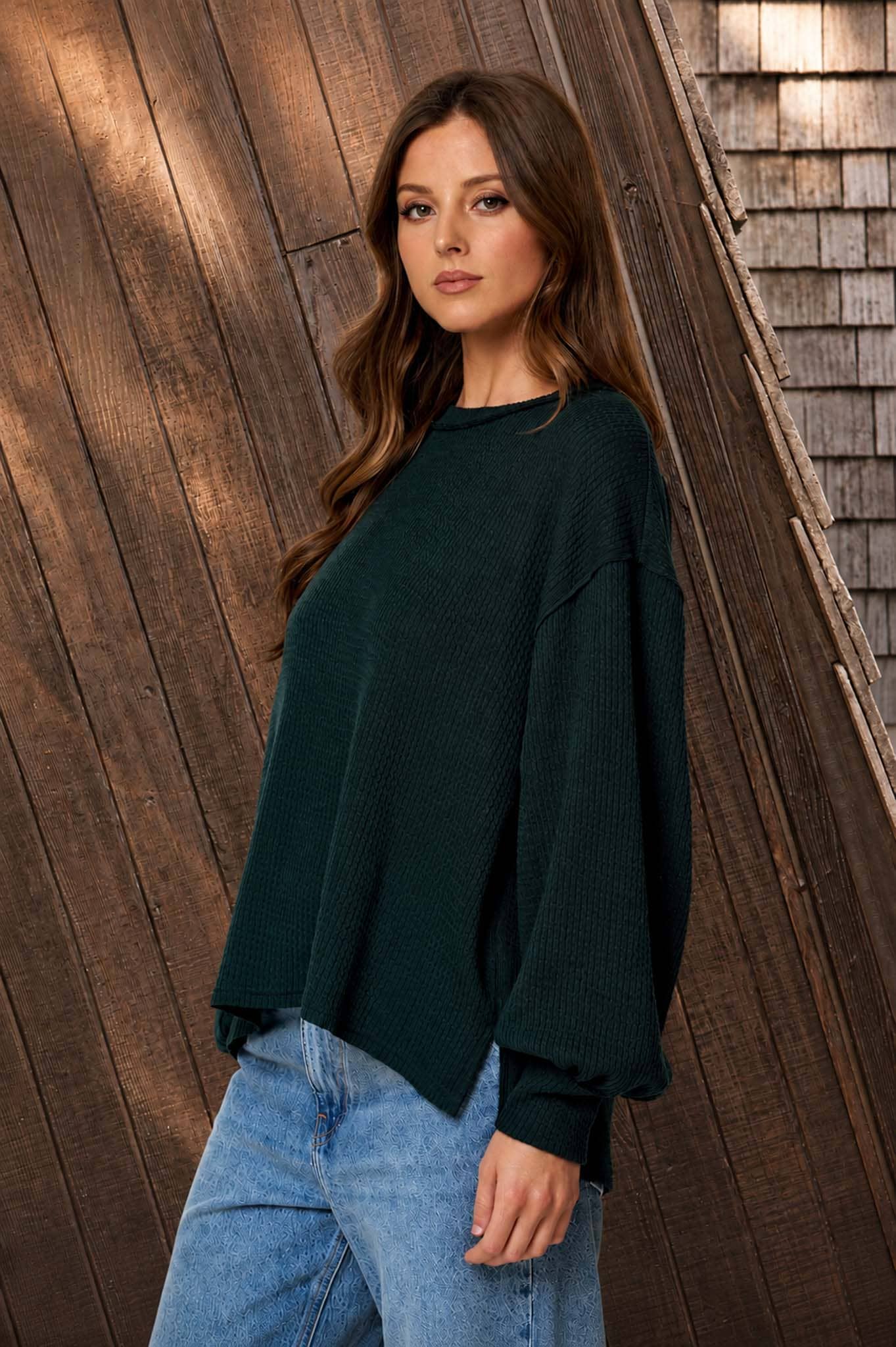 TEXTURED EXPOSED SEAM LONG EXTENDED SLEEVE KNIT TOP