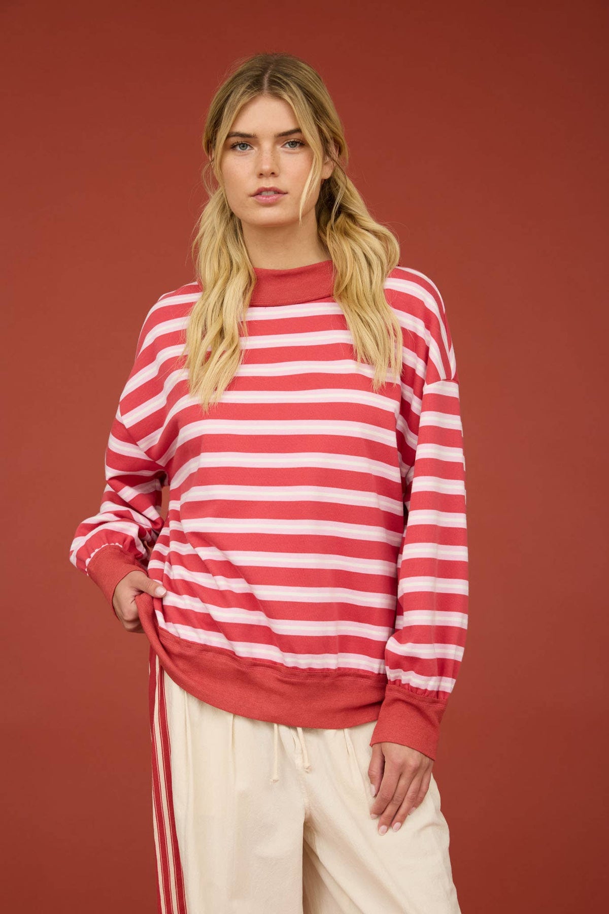CONTRAST WIDE NECK LONG SLEEVE STRIPE KNIT TOP