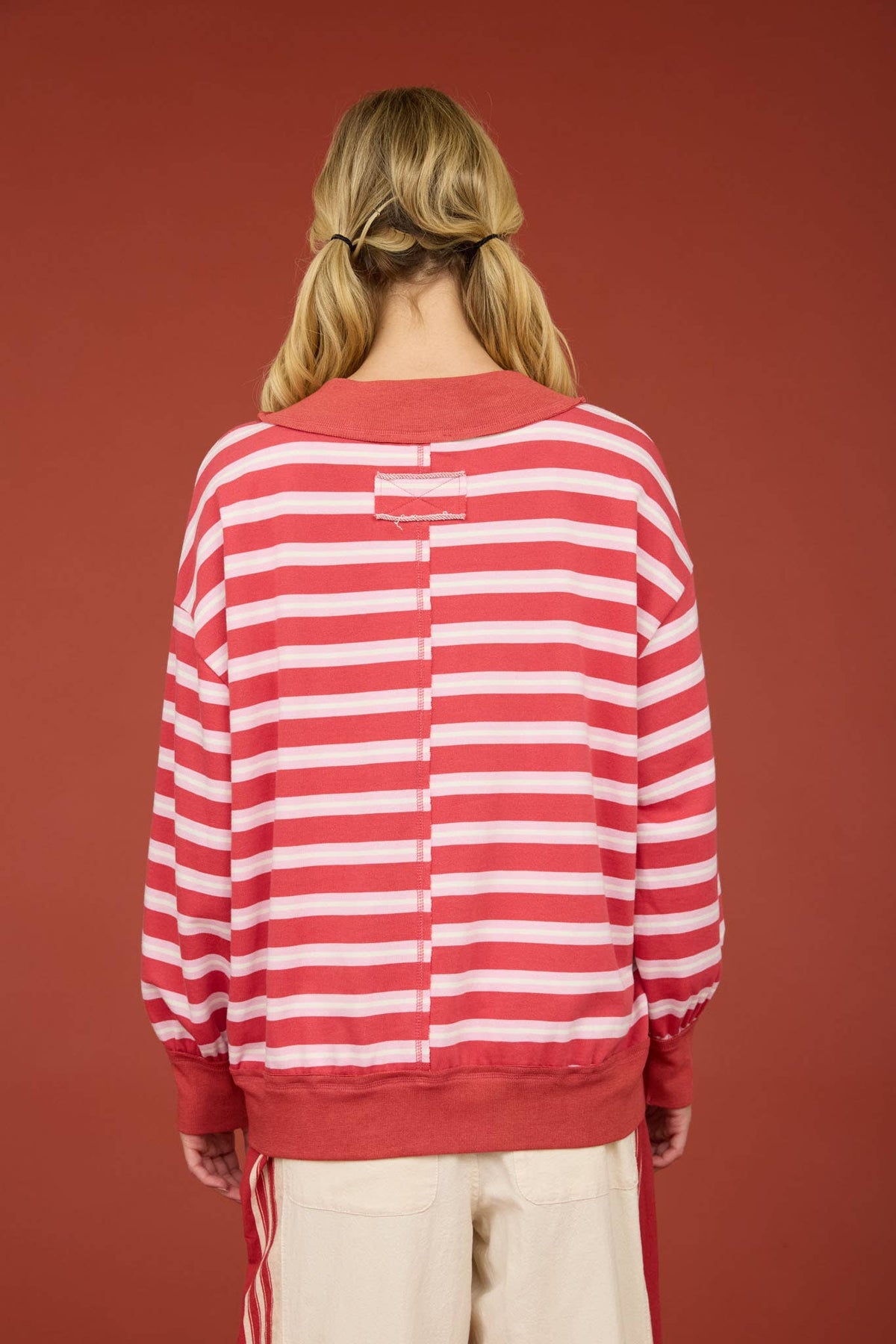 CONTRAST WIDE NECK LONG SLEEVE STRIPE KNIT TOP