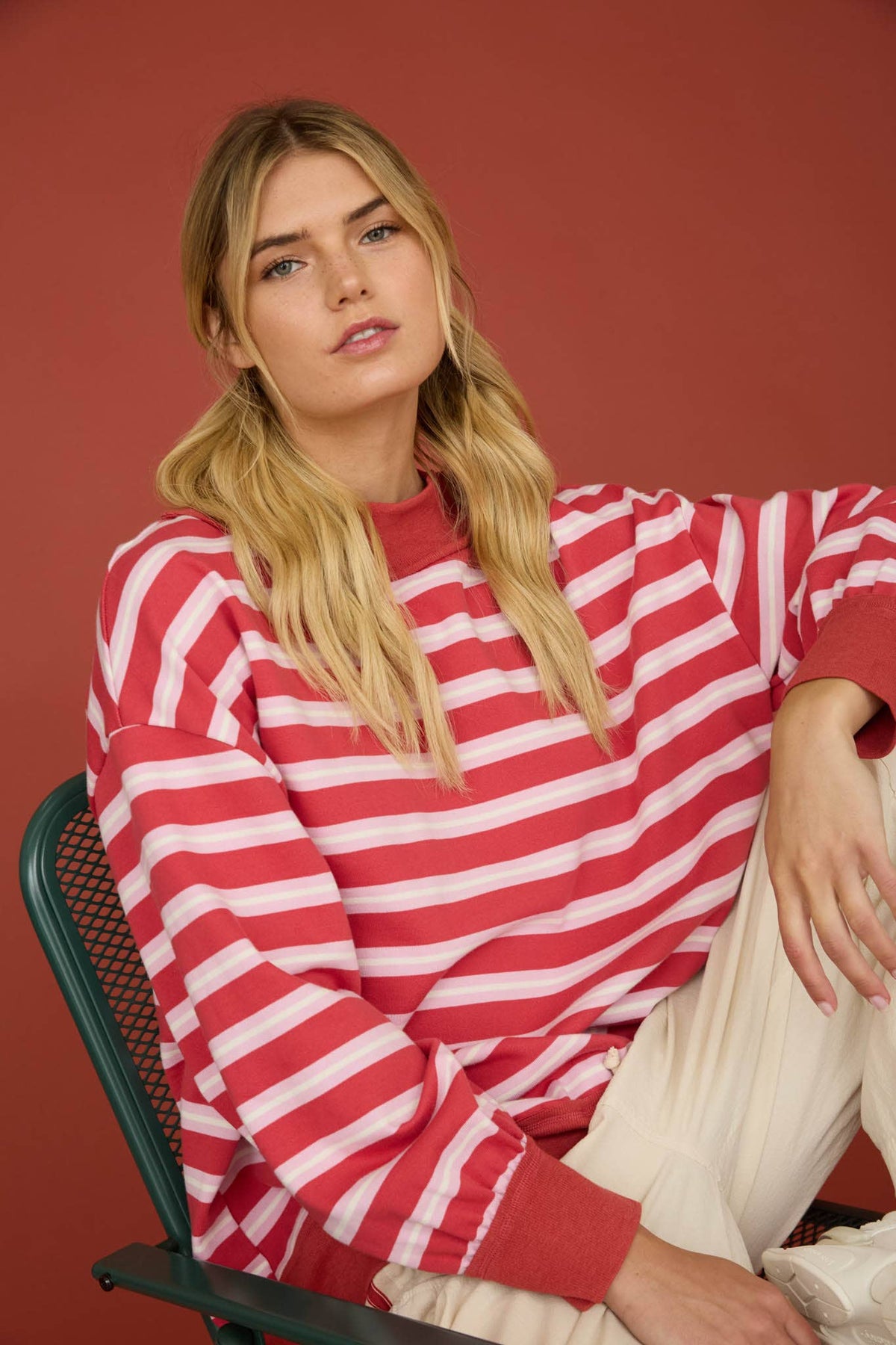 CONTRAST WIDE NECK LONG SLEEVE STRIPE KNIT TOP
