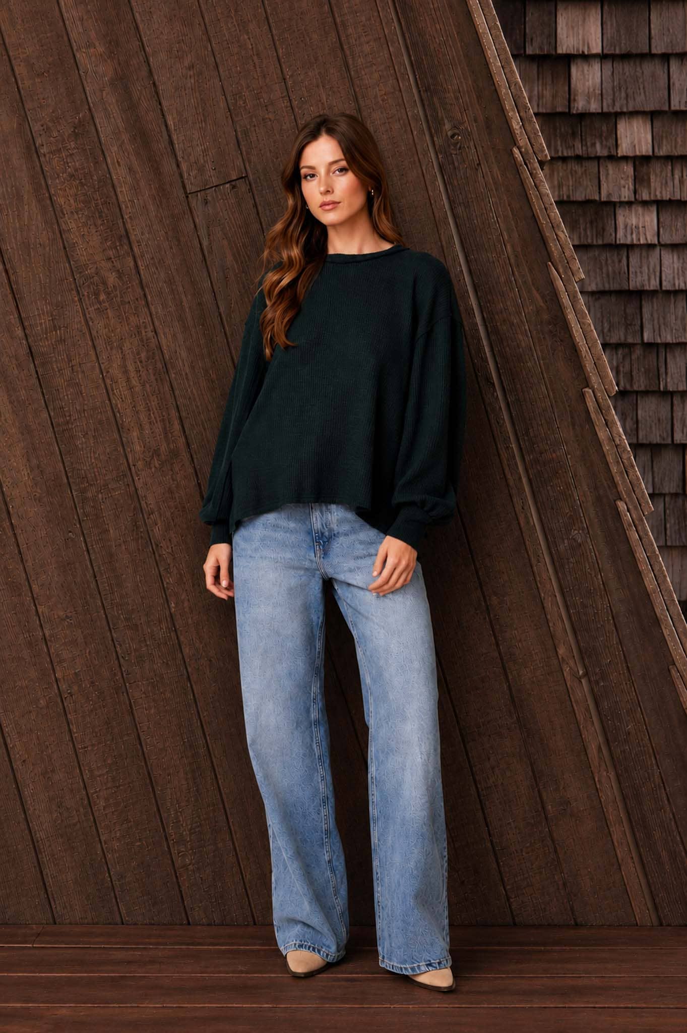 TEXTURED EXPOSED SEAM LONG EXTENDED SLEEVE KNIT TOP